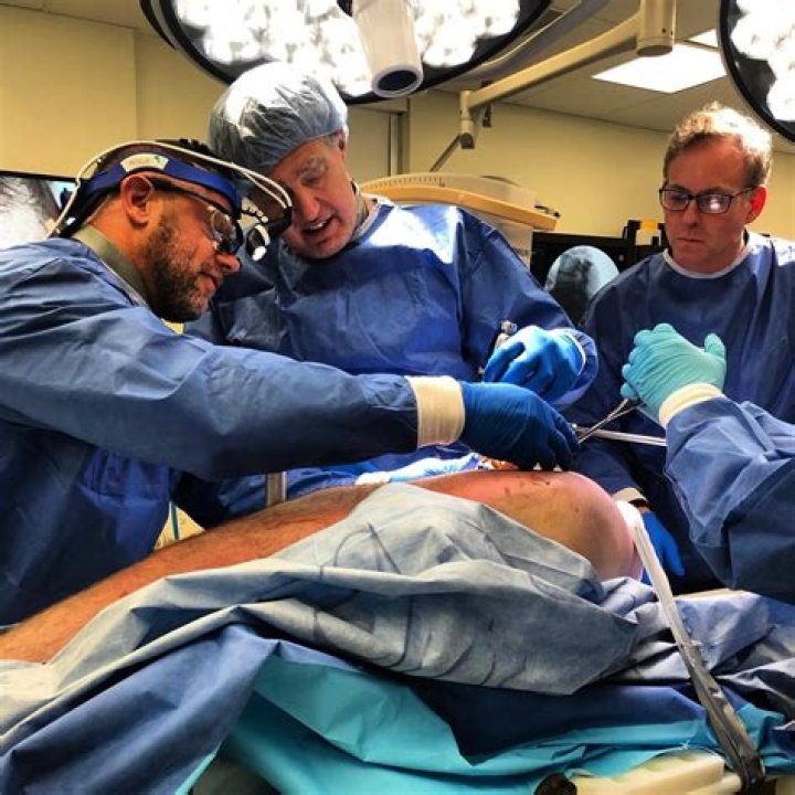 Can MDS be surgeons?