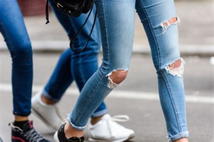 Can you wear ripped jeans to a college visit?