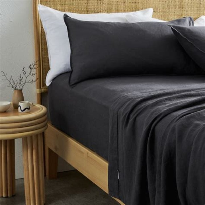 Do linen sheets make you sweat?