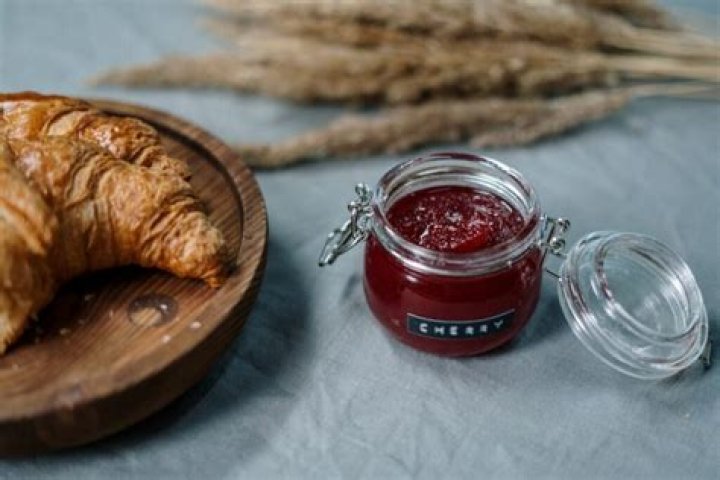 Do you let jam cool before putting lids on?