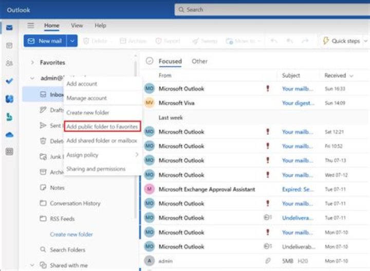 How do I use folders in Outlook?