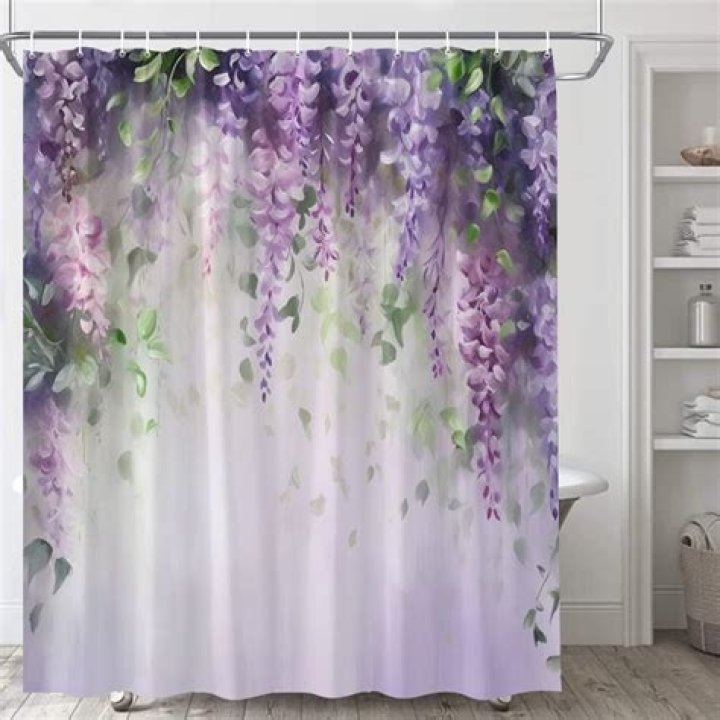 How do you hang lavender in a bathroom?