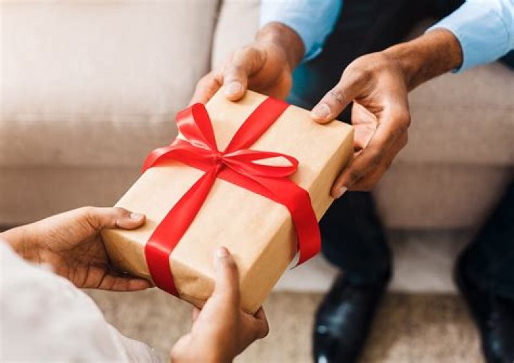 How do you say thank you when receiving a gift?