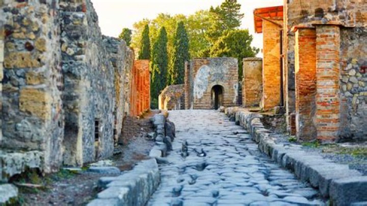How long should you stay in Pompeii?