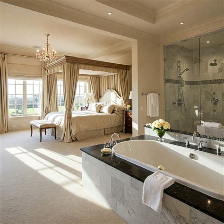 How many bedrooms does the average American house have?
