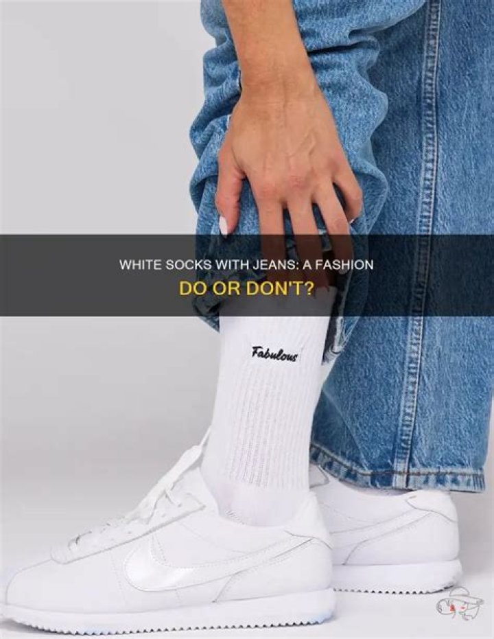 Is it OK to wear white socks?
