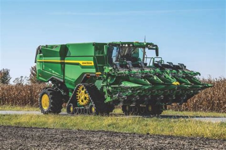 What engines does John Deere use?