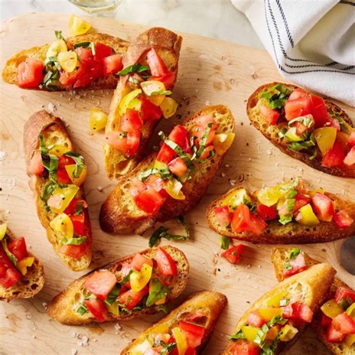 What is the correct pronunciation of bruschetta or bruschetta?