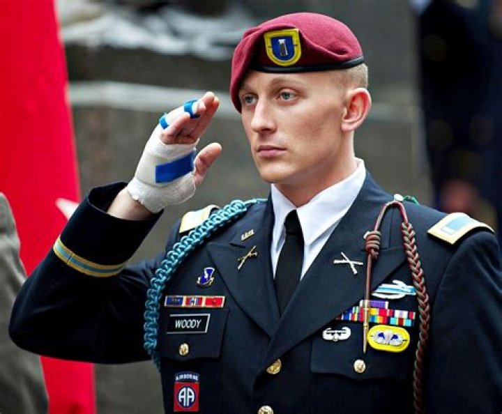 What military branch wears a maroon beret?