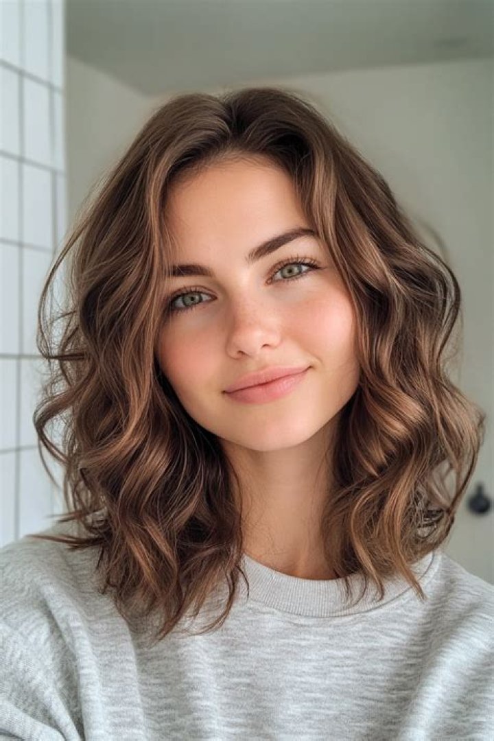 What race has wavy hair?
