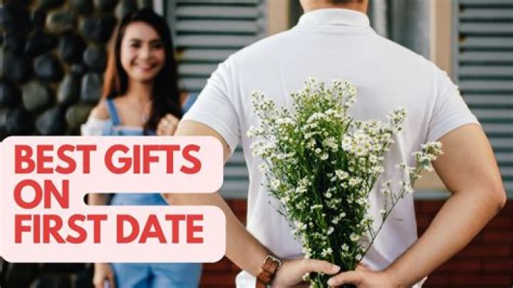 What should I give my boyfriend on a first date?