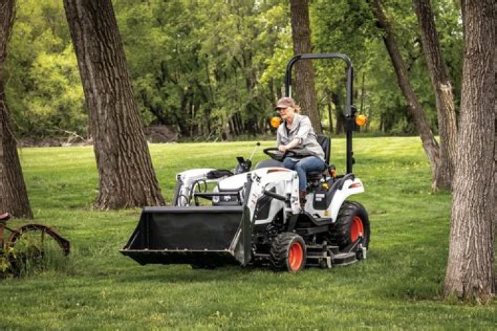 Who makes engines for Bobcat tractors?