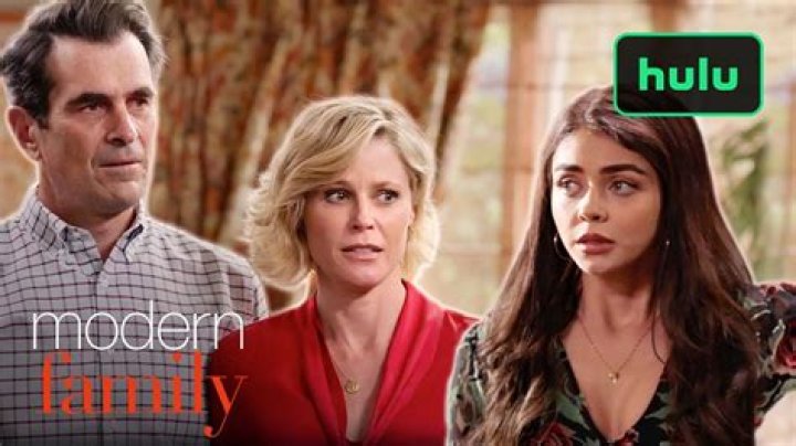 Why did Haley leave Modern Family in season 4?